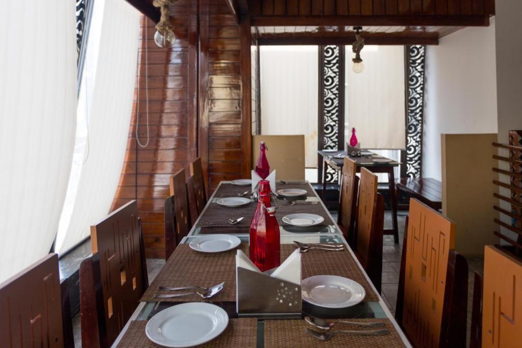 Hotel Hari Vilaas Varanasi Exteriör bild
