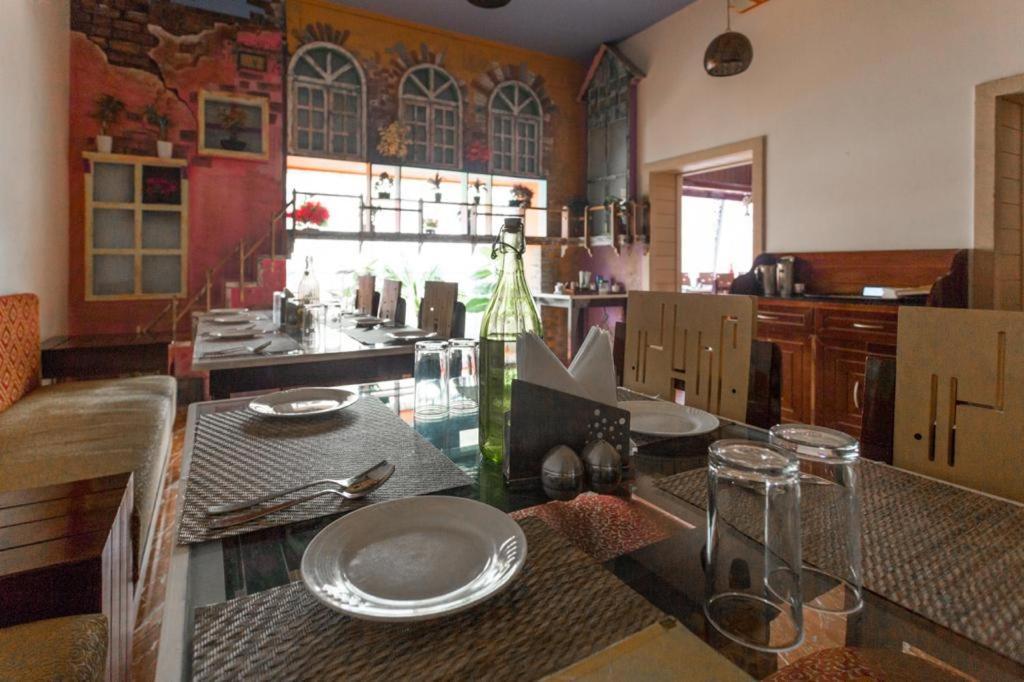 Hotel Hari Vilaas Varanasi Exteriör bild