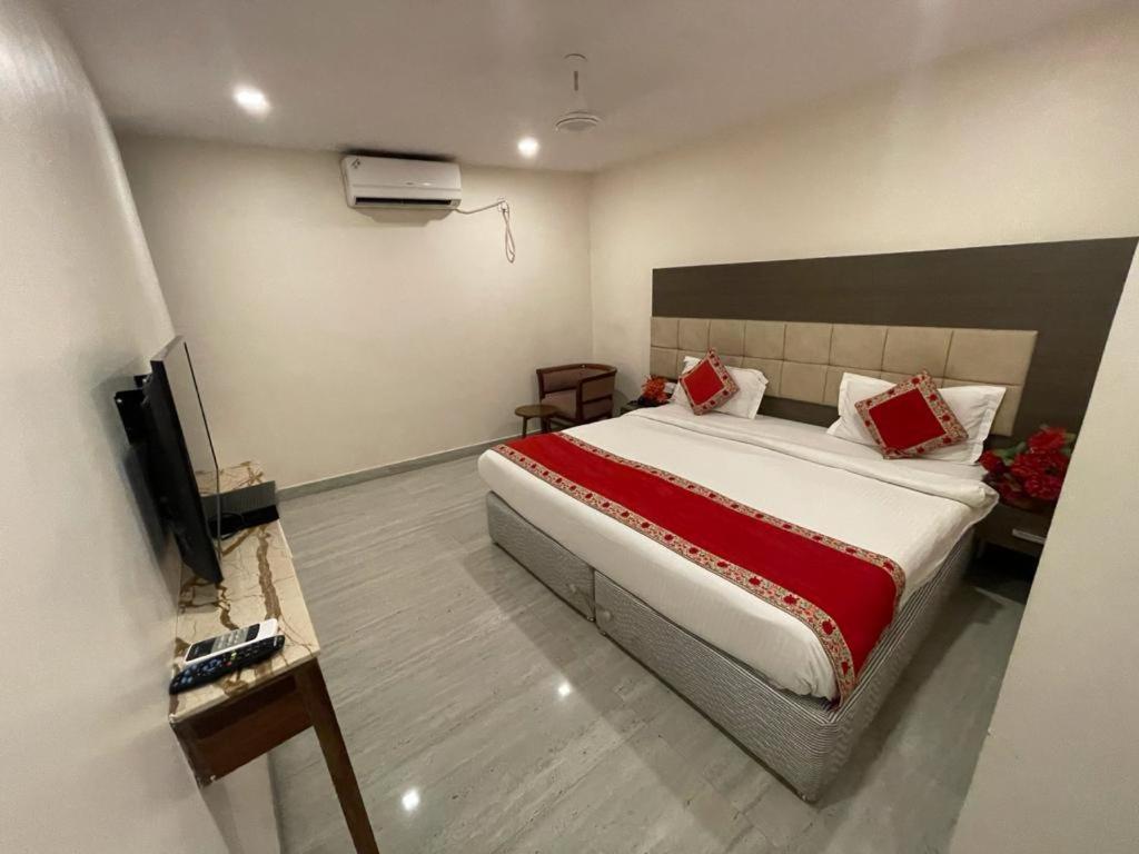 Hotel Hari Vilaas Varanasi Exteriör bild