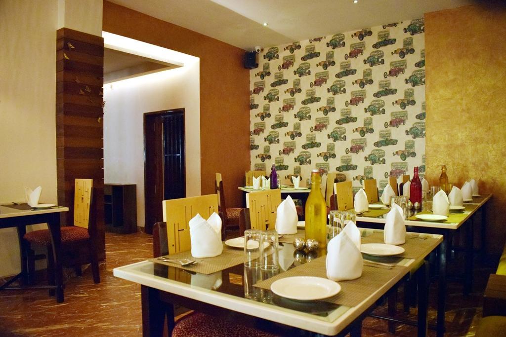 Hotel Hari Vilaas Varanasi Exteriör bild