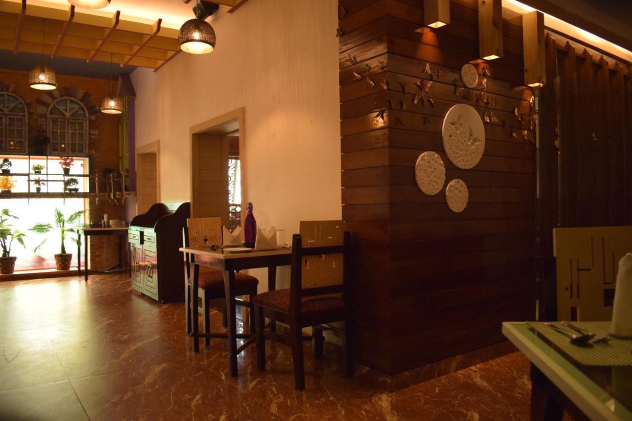 Hotel Hari Vilaas Varanasi Exteriör bild
