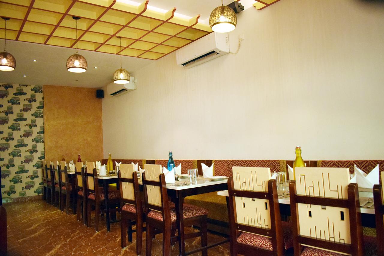 Hotel Hari Vilaas Varanasi Exteriör bild