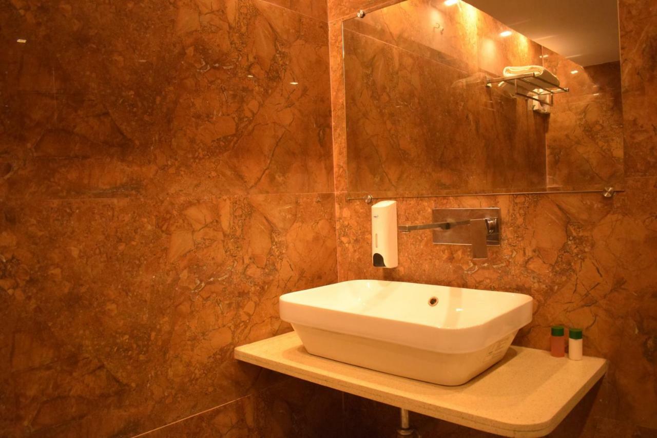 Hotel Hari Vilaas Varanasi Exteriör bild