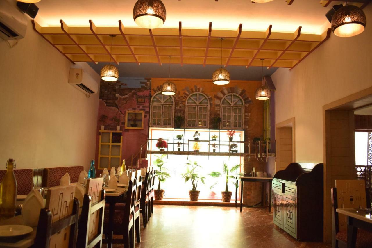 Hotel Hari Vilaas Varanasi Exteriör bild