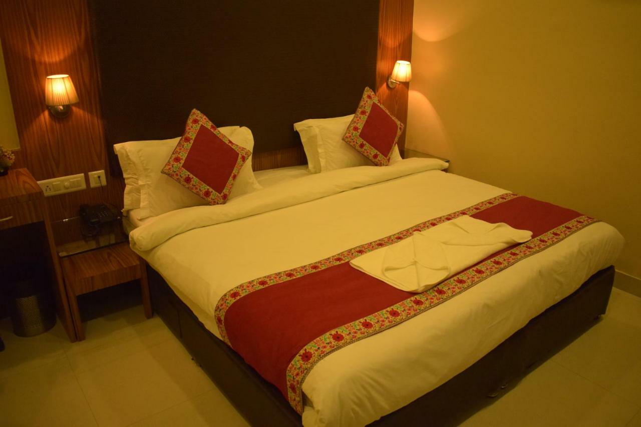Hotel Hari Vilaas Varanasi Exteriör bild